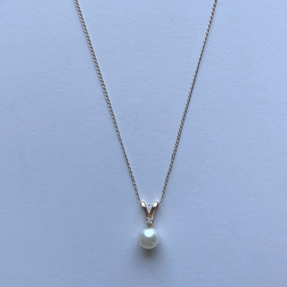 Dainty Gold Necklace w/ Pearl and CZ - Picture 1 of 6